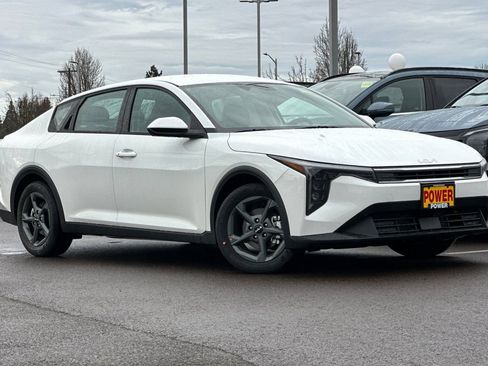 New 2026 Kia K4 LXS image 2