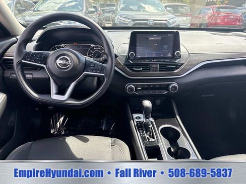 Used 2024 Nissan Altima 2.5 SV FWD image 14