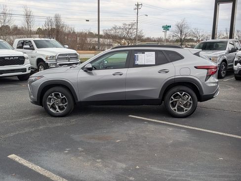 Used 2025 Chevrolet Trax LT image 6