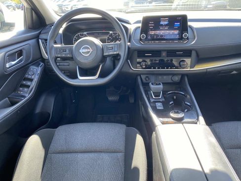 Used 2024 Nissan Rogue SV image 11