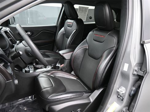 Used 2022 Jeep Cherokee Trailhawk image 14