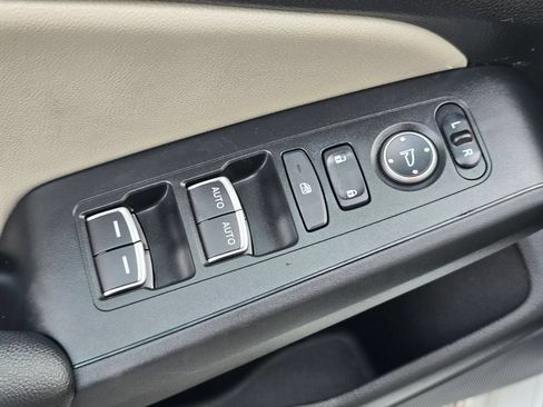 Used 2024 Honda Civic EX-L image 19