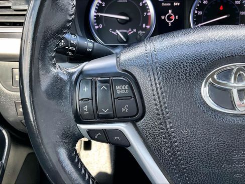Used 2017 Toyota Highlander XLE AWD/4WD image 23