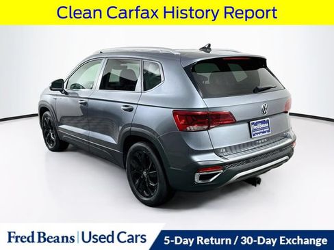 Used 2022 Volkswagen Taos SE w/ Panoramic Sunroof Package AWD/4WD image 7