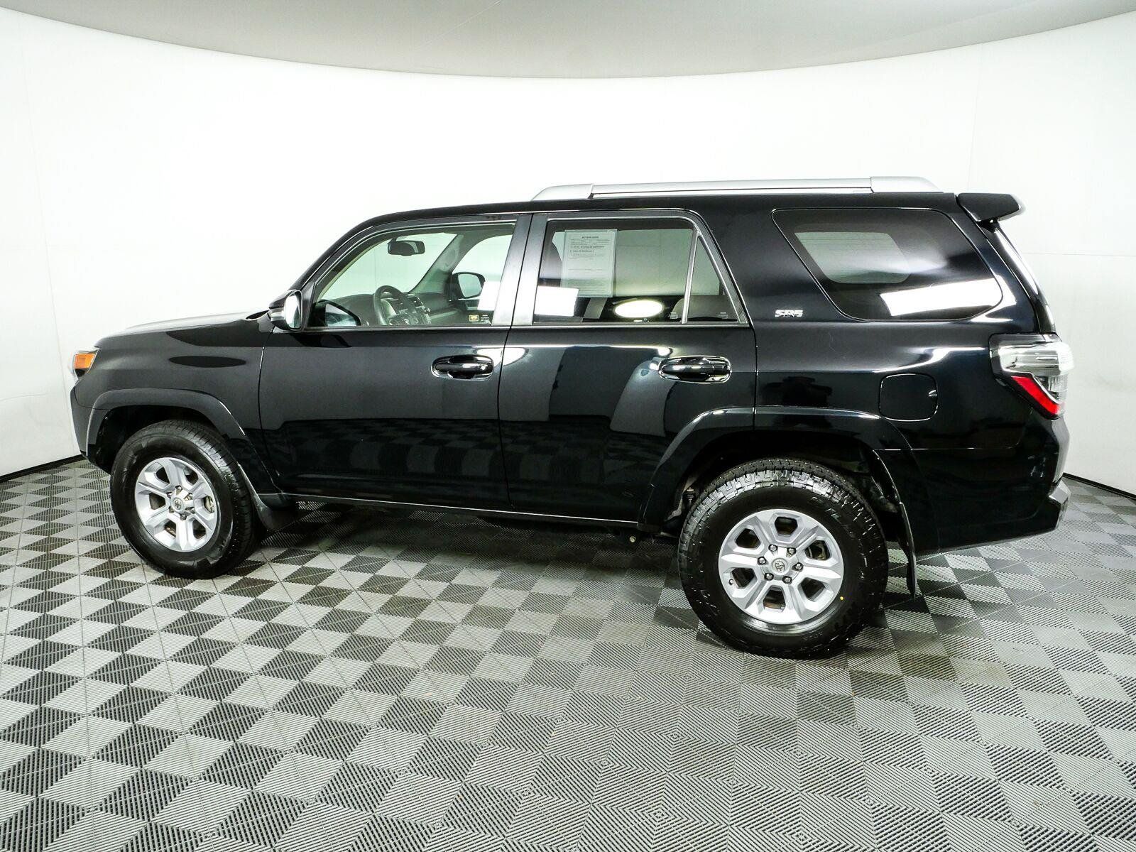 Used 2018 Toyota 4Runner SR5 Premium AWD/4WD image 30