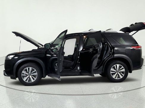 Used 2025 Nissan Pathfinder SL FWD image 11