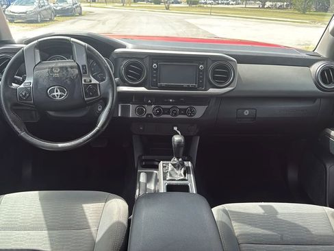 Used 2017 Toyota Tacoma SR5 w/ Exterior Package AWD/4WD image 8