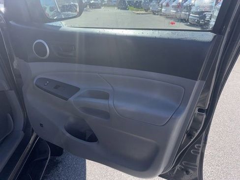 Used 2015 Toyota Tacoma 4x4 Double Cab w/ Limited Package image 4