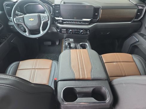 Used 2026 Chevrolet Silverado 1500 High Country w/ High Country Premium Package RWD image 2