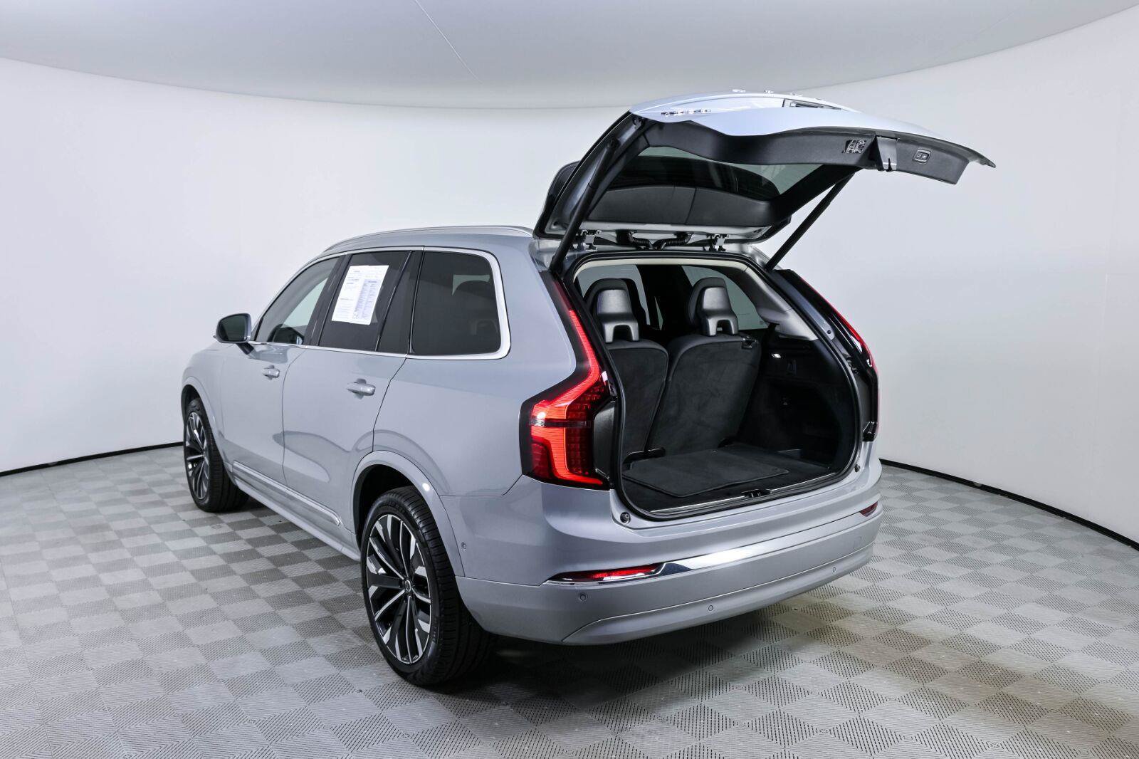 Certified 2026 Volvo XC90 B6 Plus AWD/4WD image 34