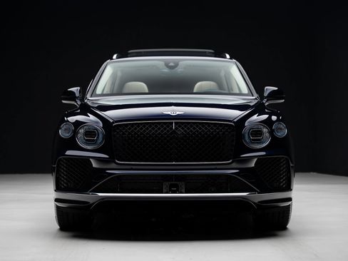 Used 2024 Bentley Bentayga AWD/4WD image 8