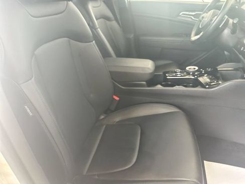 Certified 2025 Kia Sportage EX w/ EX Premium Package AWD/4WD image 28