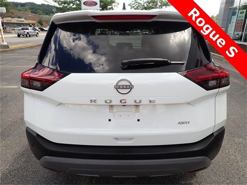 Used 2023 Nissan Rogue S image 5