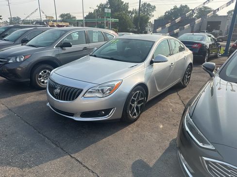 Used 2017 Buick Regal Sport Touring image 1