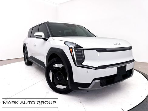Certified 2024 Kia EV9 Light Long Range RWD image 1