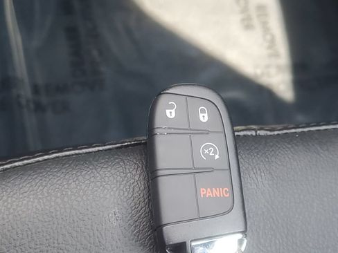 Used 2023 Jeep Compass Latitude AWD/4WD image 32