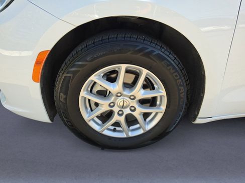 Used 2023 Chrysler Pacifica Touring-L FWD image 31