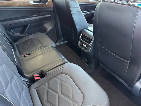 Used 2024 Volkswagen Atlas SE AWD/4WD image 25