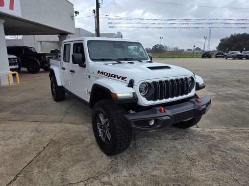 Used 2026 Jeep Gladiator Mojave image 9