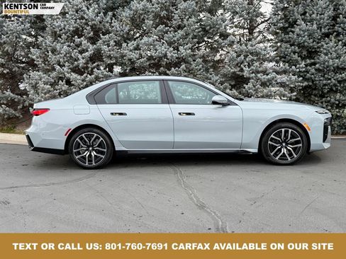 Used 2025 BMW 740i xDrive image 9