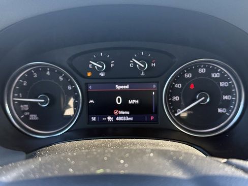 Used 2022 Buick Enclave Essence image 8