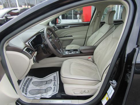 Used 2017 Ford Fusion Platinum image 10