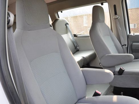 Used 2013 Ford E-250 and Econoline 250 Extended w/ PWR Group image 22