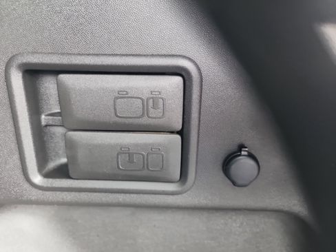 Used 2019 Chevrolet Equinox LT image 28