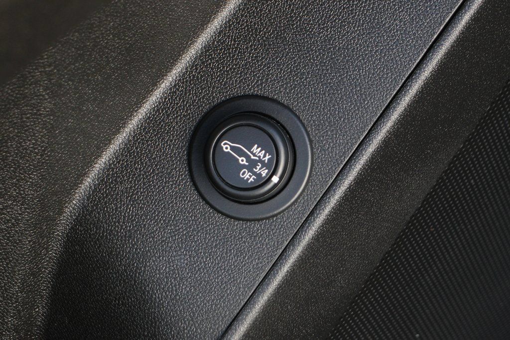 Used 2022 Chevrolet Equinox LT w/ Driver Convenience Package FWD image 17