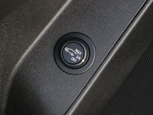 Used 2022 Chevrolet Equinox LT w/ Driver Convenience Package image 17