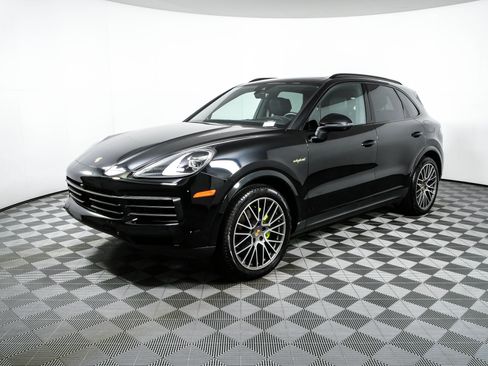 Certified 2023 Porsche Cayenne Platinum Edition AWD/4WD image 1
