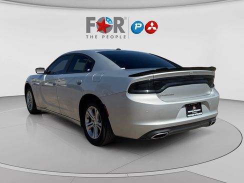Used 2022 Dodge Charger SXT RWD image 3
