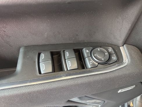 Used 2025 GMC Sierra 1500 SLT image 11