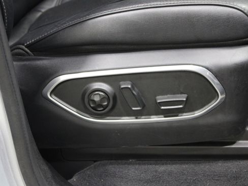 Used 2024 Jeep Wagoneer L Series II w/ Flexible Seating Group AWD/4WD image 27