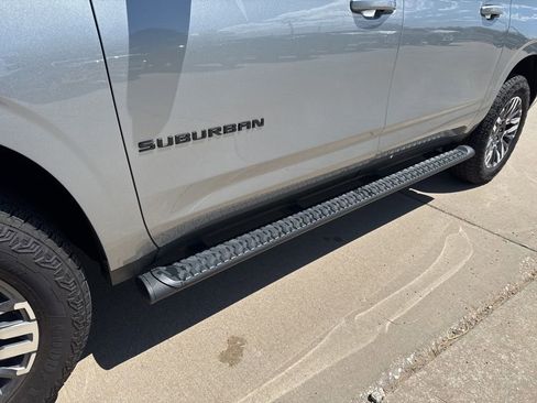 Used 2025 Chevrolet Suburban Z71 AWD/4WD image 11
