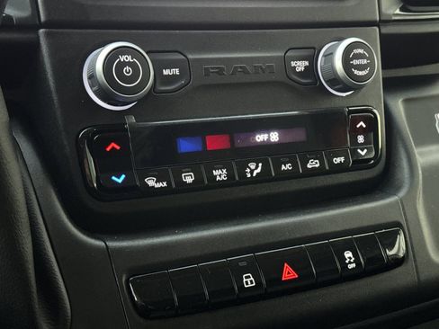 Used 2025 RAM ProMaster 2500 w/ Convenience Group image 19