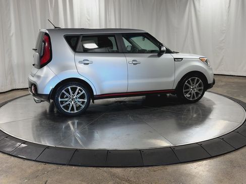 Used 2018 Kia Soul ! image 2