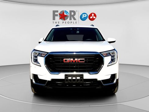 Used 2022 GMC Terrain SLE w/ Driver Convenience Package image 3