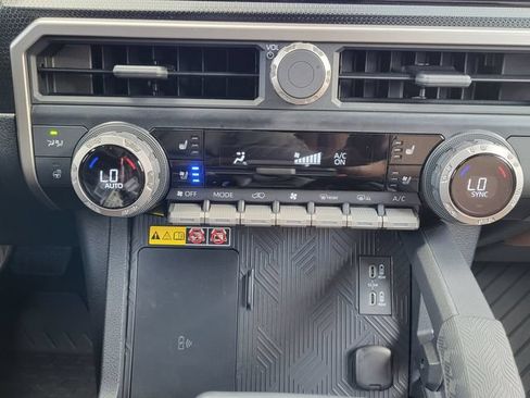 Used 2026 Toyota 4Runner Limited AWD/4WD image 18