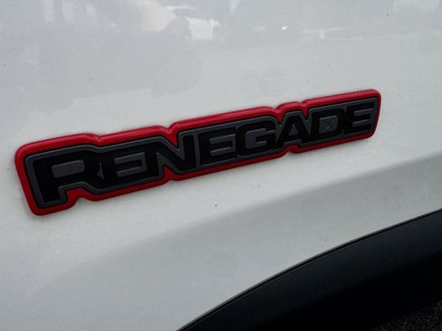 Used 2022 Jeep Renegade Trailhawk AWD/4WD image 30