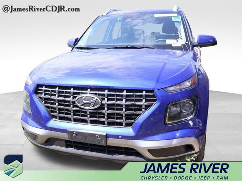 Used 2025 Hyundai Venue SEL FWD image 4