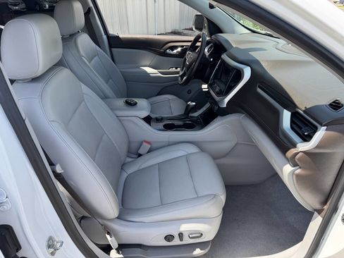 Used 2019 GMC Acadia SLT image 16