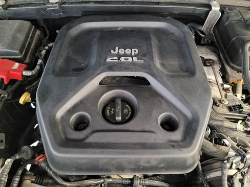 Used 2019 Jeep Wrangler Unlimited Sahara w/ Safety Group AWD/4WD image 30