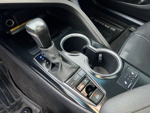 Used 2020 Toyota Camry XLE image 17