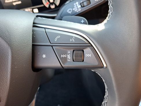 Used 2025 Audi Q8 Prestige w/ Prestige Package image 24