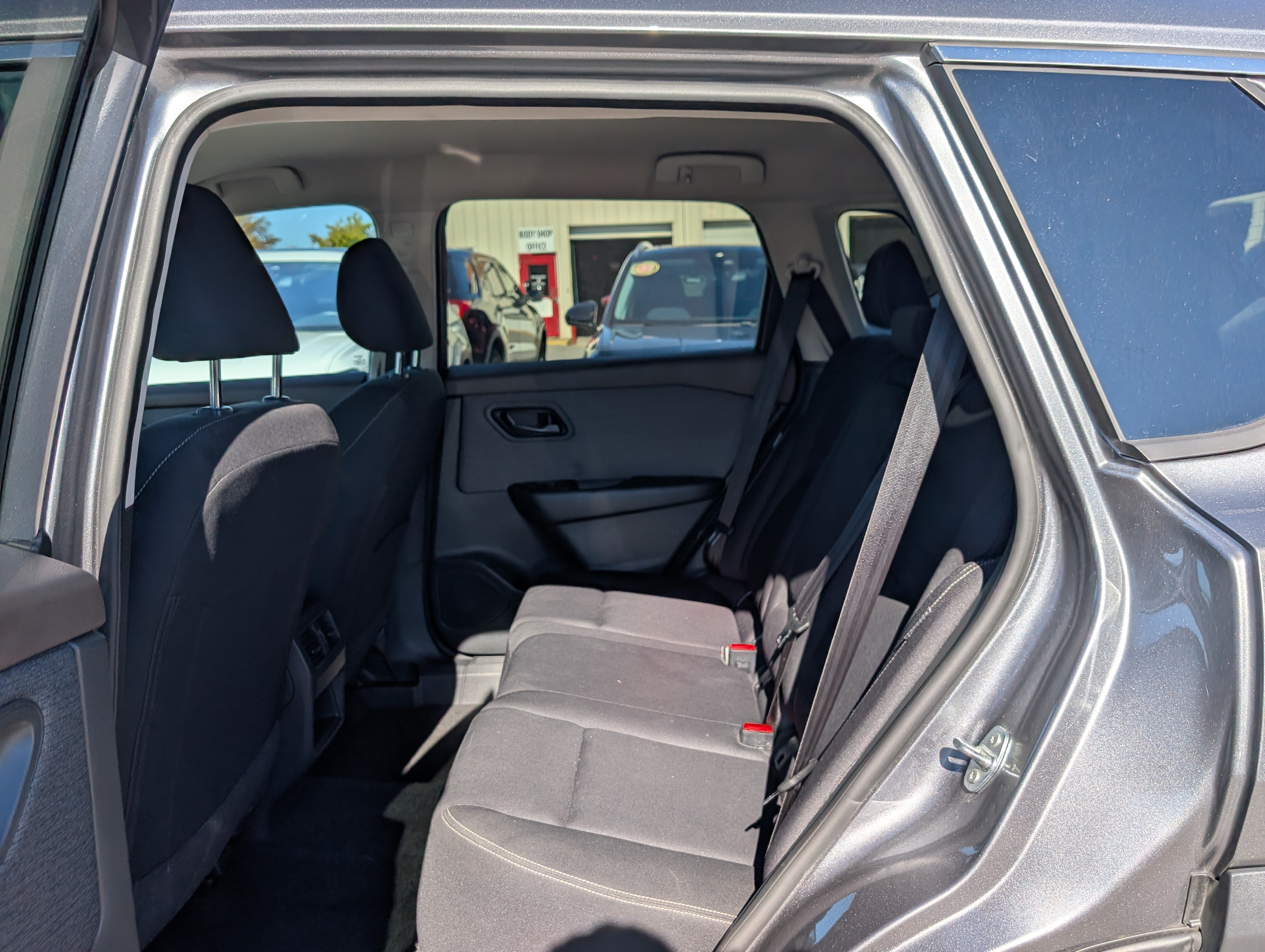 Used 2023 Nissan Rogue S FWD image 13