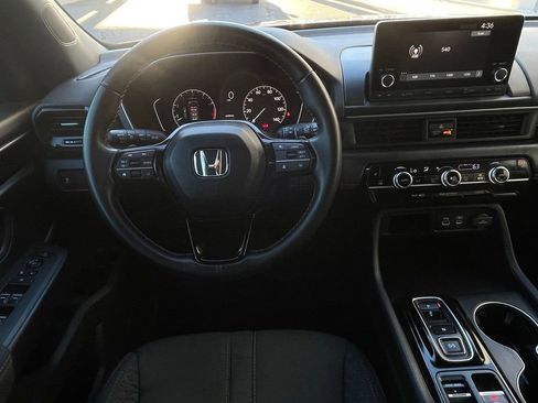 Certified 2025 Honda Pilot Sport image 11