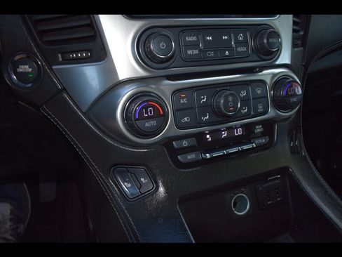Used 2018 Chevrolet Tahoe LT w/ Luxury Package RWD image 12