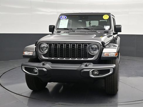 Used 2025 Jeep Gladiator Sport AWD/4WD image 7