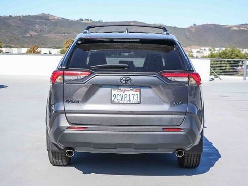 Used 2022 Toyota RAV4 XLE Premium FWD image 9